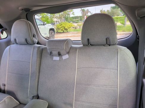 Used 2017 Toyota Sienna LE FWD image 13