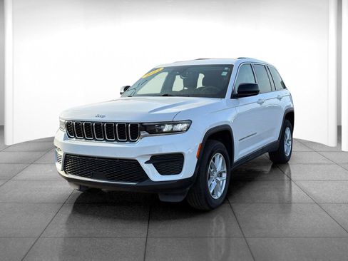 Used 2023 Jeep Grand Cherokee Laredo w/ Luxury Tech Group I image 3