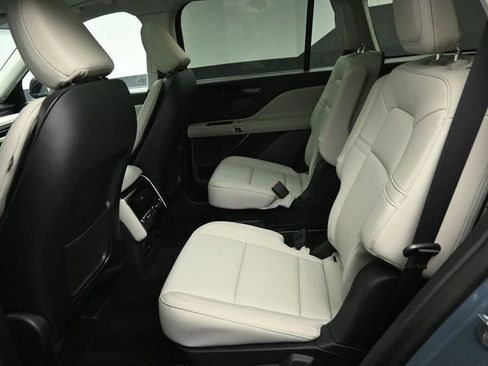 Used 2025 Lincoln Aviator AWD image 22
