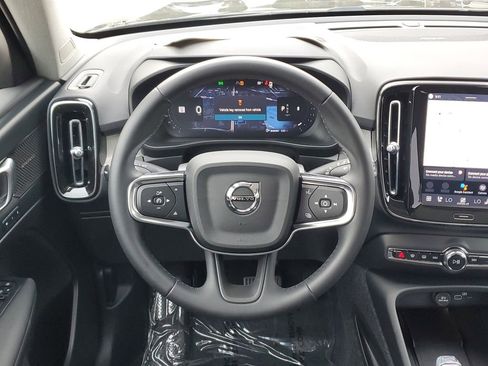 Certified 2026 Volvo XC40 B4 Plus w/ Protection Package Premier image 17