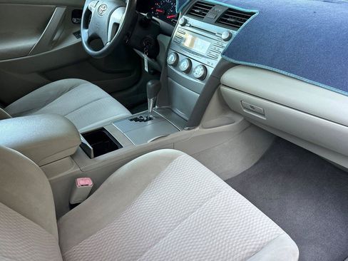 Used 2010 Toyota Camry LE FWD image 15