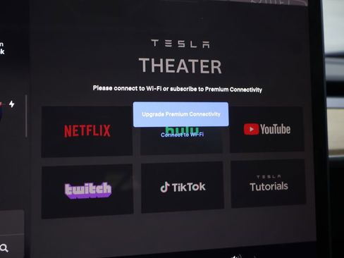 Used 2023 Tesla Model 3 Standard Range image 22