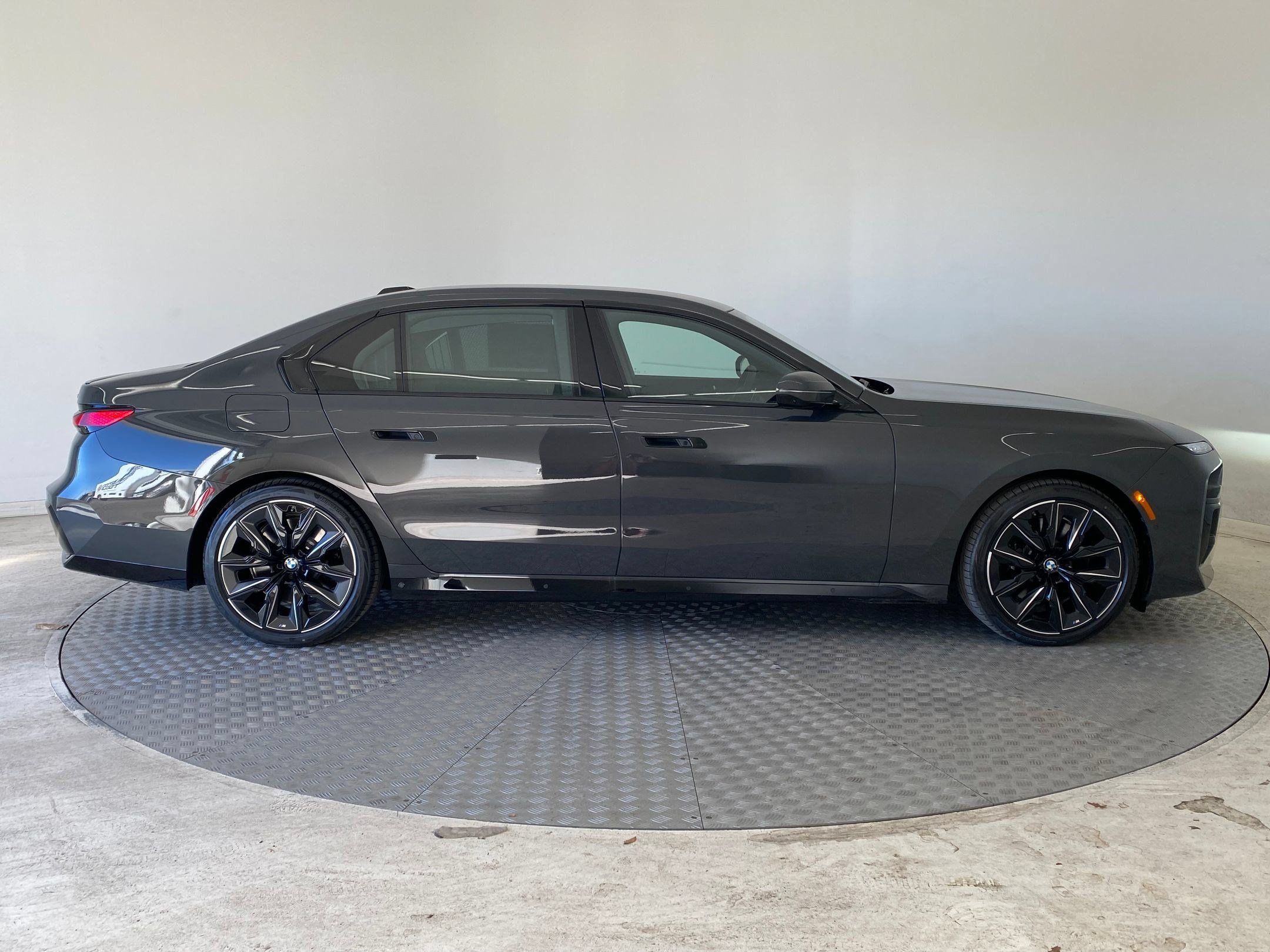 Used 2026 BMW 740i xDrive w/ Executive Package AWD/4WD image 8