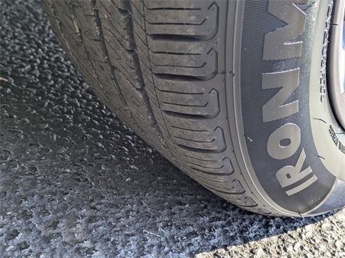 Used 2023 GMC Terrain SLT image 12