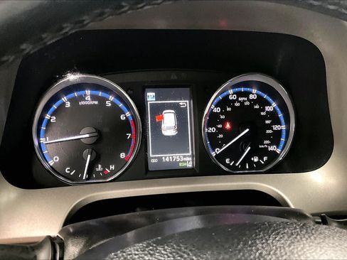 Used 2018 Toyota RAV4 Limited AWD/4WD image 25