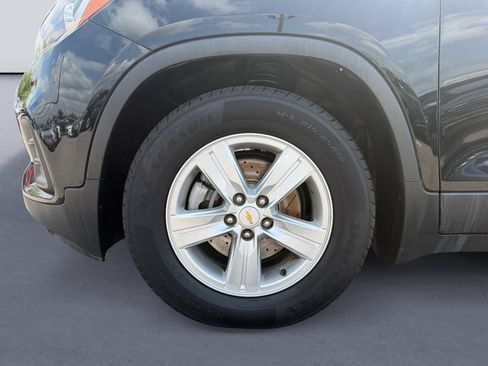 Used 2019 Chevrolet Trax LT w/ LT Convenience Package FWD image 9