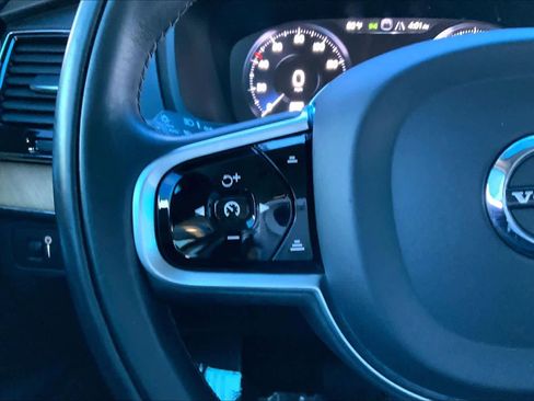 Used 2021 Volvo XC90 T6 Momentum w/ Advanced Package image 23