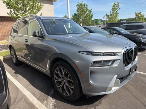 Used 2025 BMW X7 xDrive40i w/ Premium Package AWD/4WD image 3