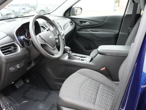 Used 2022 Chevrolet Equinox LT image 2