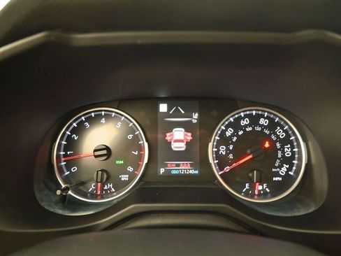 Used 2022 Toyota RAV4 XLE image 12