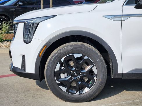 New 2025 Kia Sorento S image 5