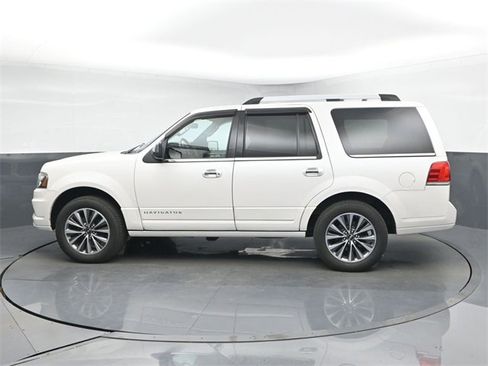 Used 2015 Lincoln Navigator Base image 5