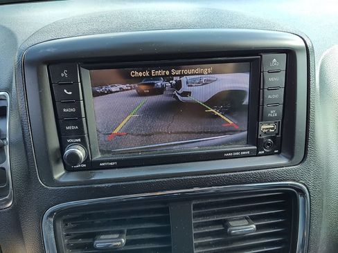 Used 2019 Dodge Grand Caravan SE FWD image 19