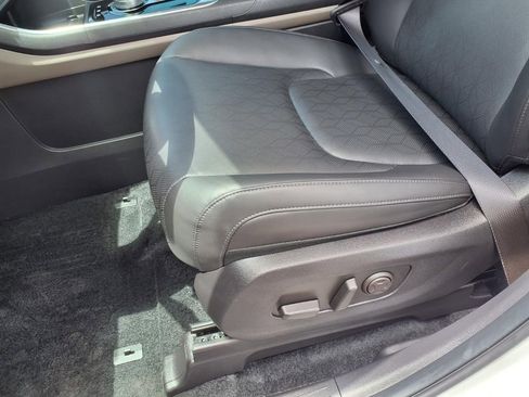 Used 2026 Kia Carnival EX FWD image 23