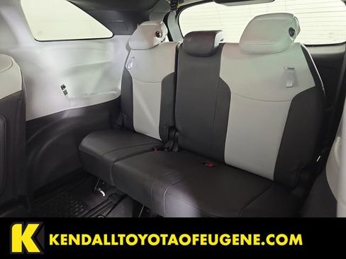 Used 2024 Toyota Sienna XSE AWD/4WD image 19