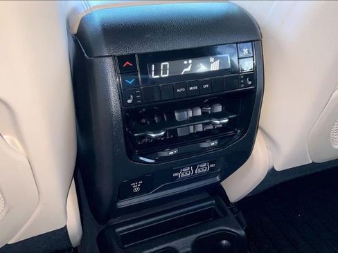 Used 2025 Jeep Grand Cherokee L Limited AWD/4WD image 25