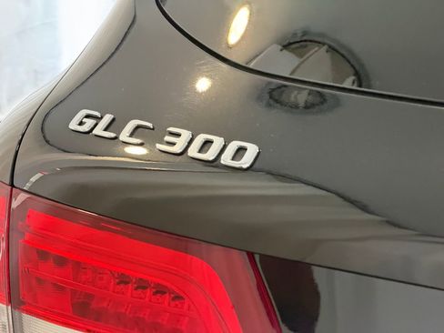 Used 2018 Mercedes-Benz GLC 300 4MATIC image 26