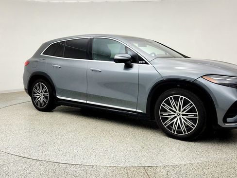 Used 2023 Mercedes-Benz EQS 580 4MATIC SUV w/ Exclusive Trim Package image 3