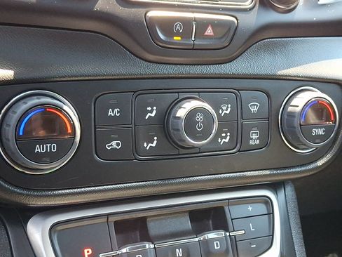 Used 2023 GMC Terrain SLT w/ Infotainment Package II AWD/4WD image 17