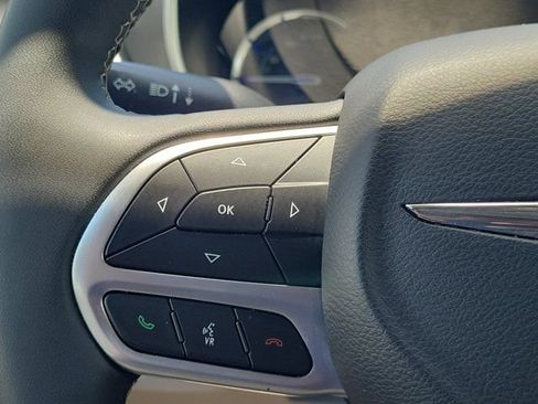 Used 2024 Chrysler Pacifica Limited FWD image 20