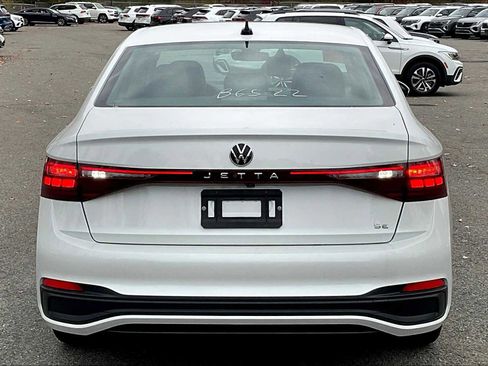 New 2025 Volkswagen Jetta SE image 6