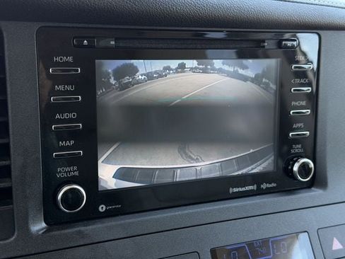 Used 2020 Toyota Sienna XLE w/ XLE Navigation Package FWD image 17