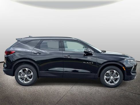 Used 2024 Chevrolet Blazer LT w/ Sound & Technology Package AWD/4WD image 4
