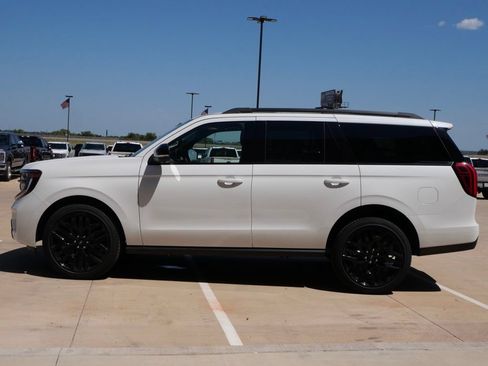 New 2027 Ford Expedition Platinum w/ Stealth Performance Package AWD/4WD image 3