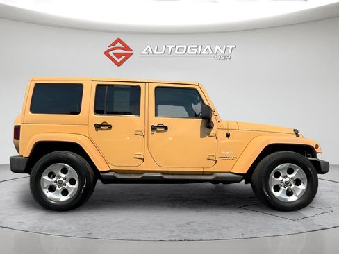 Used 2013 Jeep Wrangler Unlimited Sahara w/ Connectivity Group AWD/4WD image 9