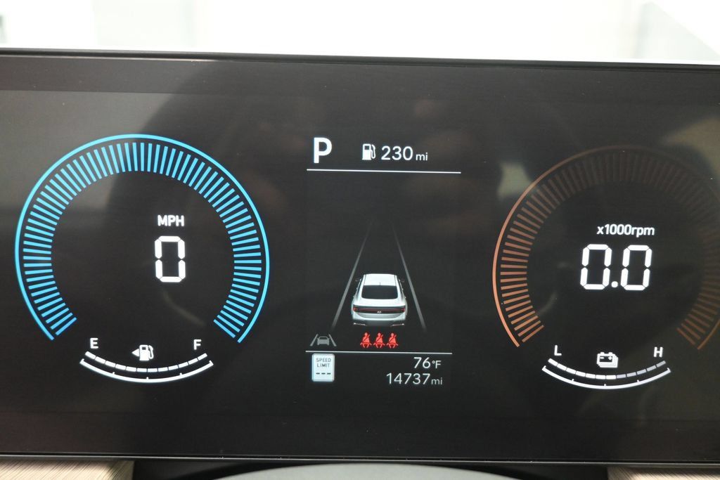 Used 2025 Hyundai Sonata SEL FWD image 12