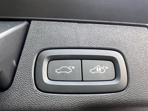 Certified 2025 Volvo XC60 T8 Plus w/ Climate Package AWD/4WD image 26