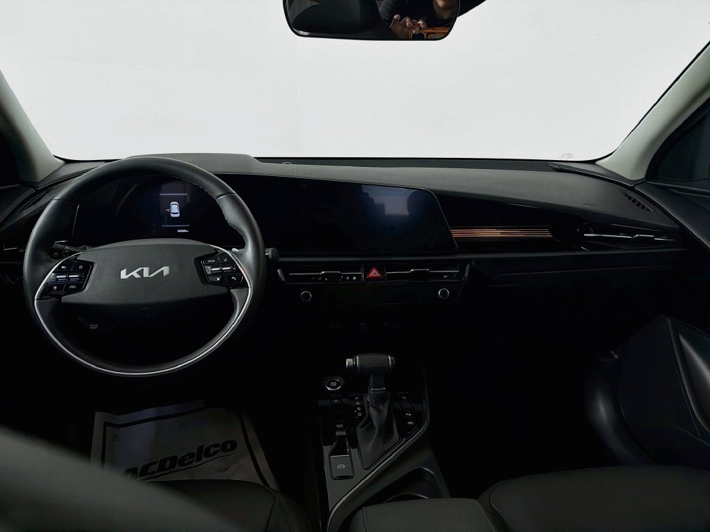 Used 2023 Kia Niro EX FWD image 22