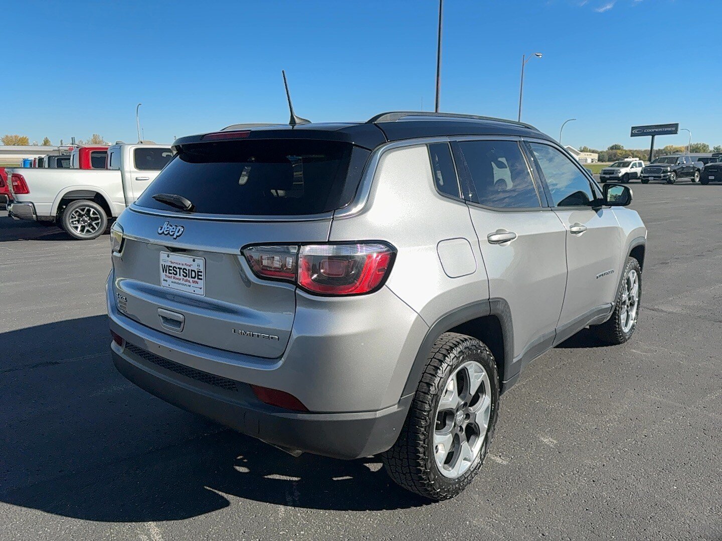 Used 2018 Jeep Compass Limited AWD/4WD image 5