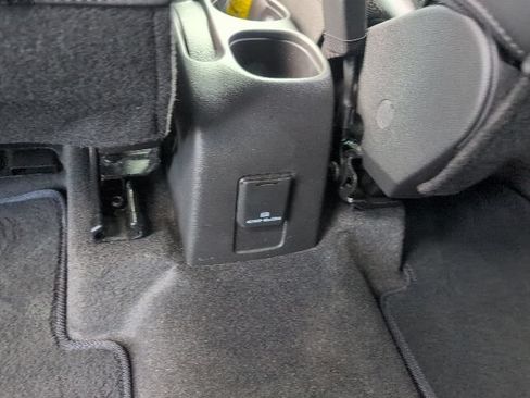 Used 2022 Chevrolet Trax LT w/ LT Convenience Package AWD/4WD image 34