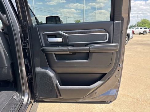 Used 2022 RAM 2500 Big Horn w/ Night Edition AWD/4WD image 24