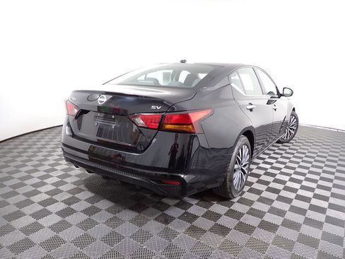 Used 2024 Nissan Altima 2.5 SV image 17