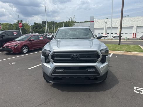 Used 2025 Toyota Tacoma SR5 AWD/4WD image 3