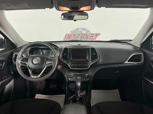 Used 2019 Jeep Cherokee Latitude w/ Popular Appearance Group image 11