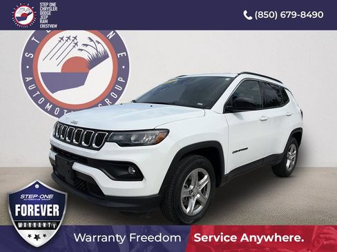 Used 2024 Jeep Compass Latitude AWD/4WD image 1