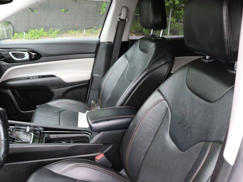 Used 2022 Jeep Compass Limited image 11