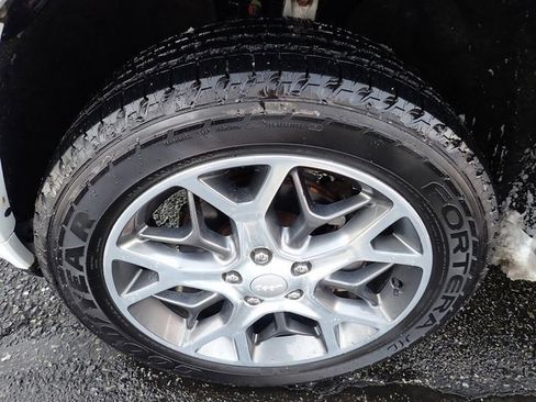 Used 2019 Jeep Grand Cherokee Overland image 12