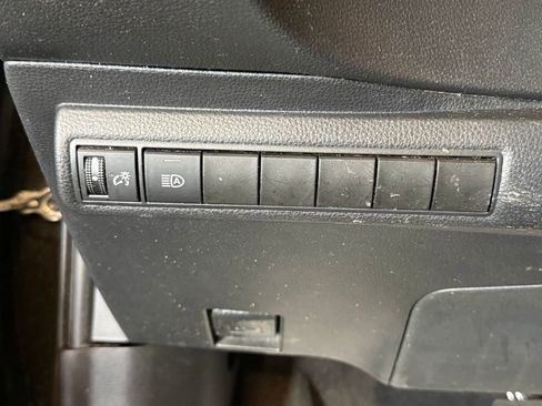 Used 2020 Toyota Corolla LE FWD image 18