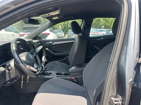 Used 2025 Volkswagen Jetta Sport FWD image 9
