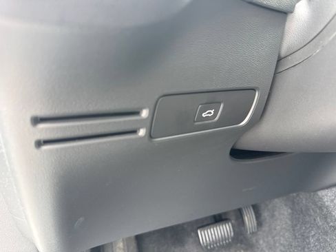 Used 2023 Volvo C40 P8 Recharge Ultimate w/ Protection Package Premier AWD/4WD image 19