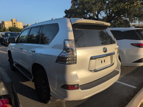 Used 2023 Lexus GX 460 Premium w/ Premium Package AWD/4WD image 3