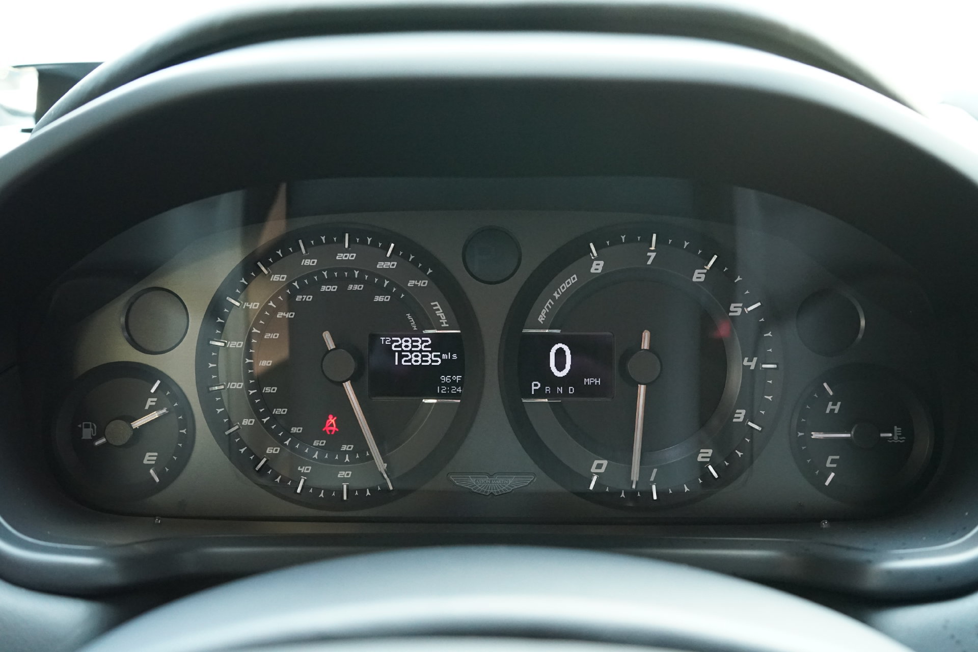 Used 2015 Aston Martin Vanquish Coupe RWD image 16