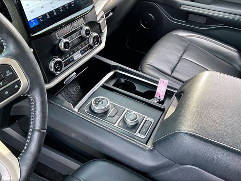 Used 2022 Ford Expedition Max XLT image 14