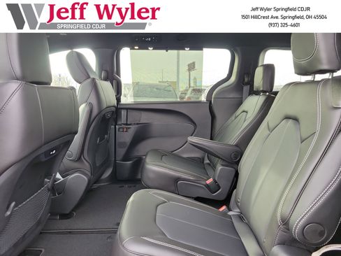 New 2026 Chrysler Pacifica Select w/ S Appearance Package FWD image 16