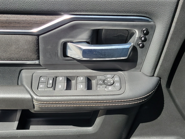 Used 2025 RAM 2500 Laramie AWD/4WD image 31