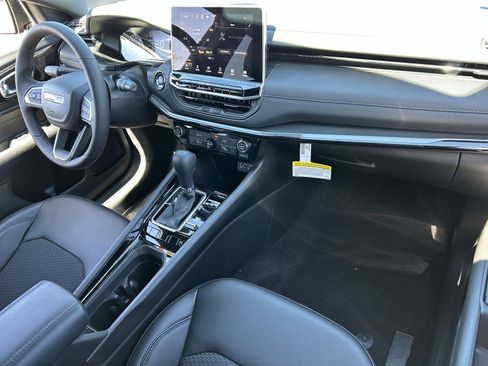 New 2026 Jeep Compass Latitude image 9